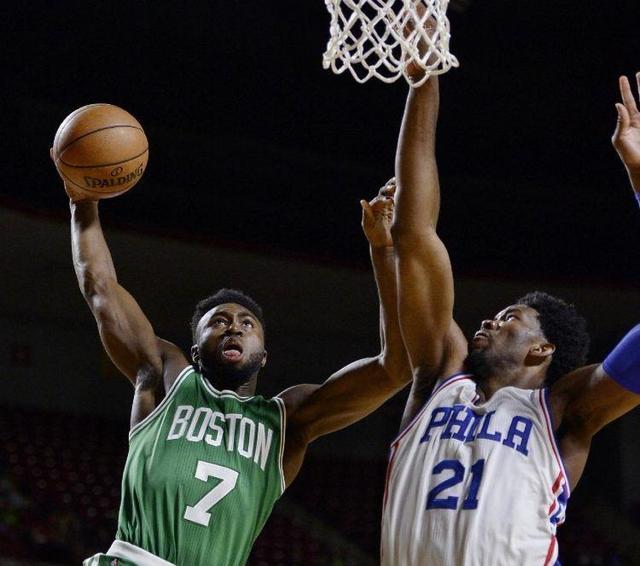 足球场上的 足球场上的